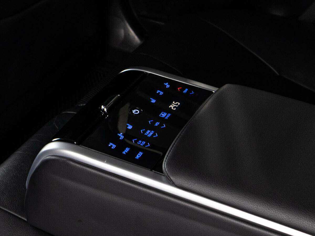 Toyota Camry с пробегом — 2018 год. Фото: #18