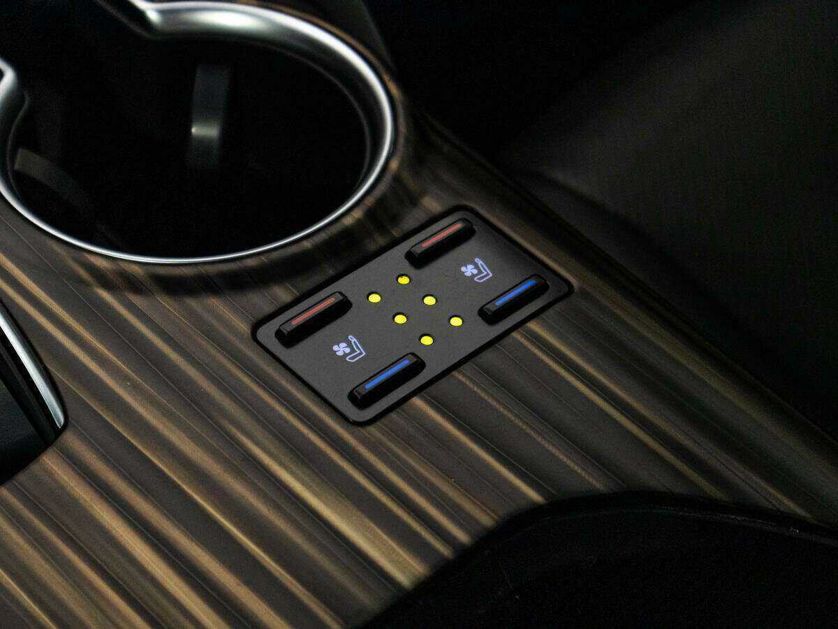 Toyota Camry с пробегом — 2018 год. Фото: #19