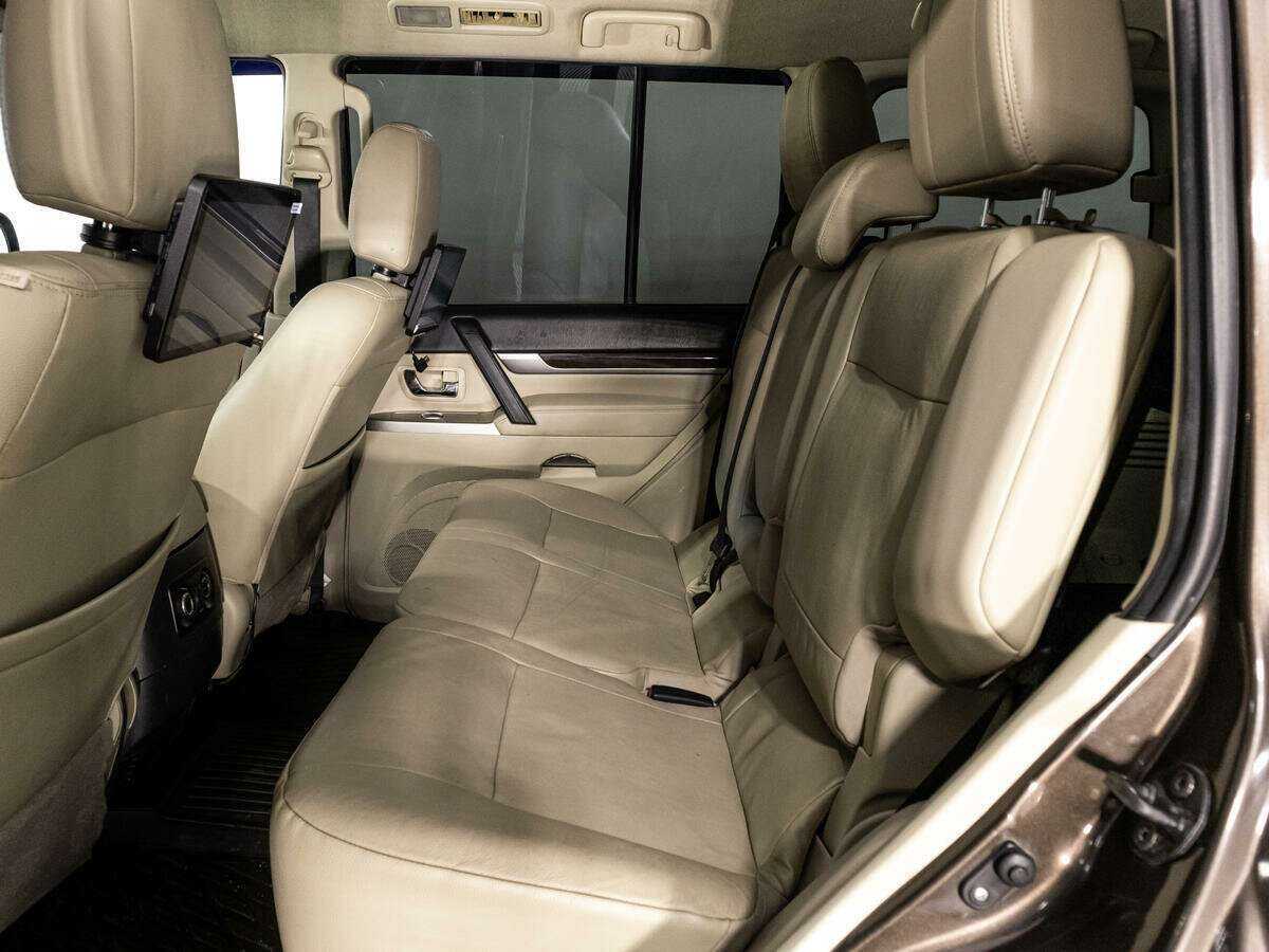Mitsubishi Pajero с пробегом — 2017 год. Фото: #7