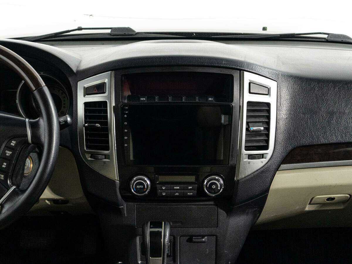 Mitsubishi Pajero с пробегом — 2017 год. Фото: #11