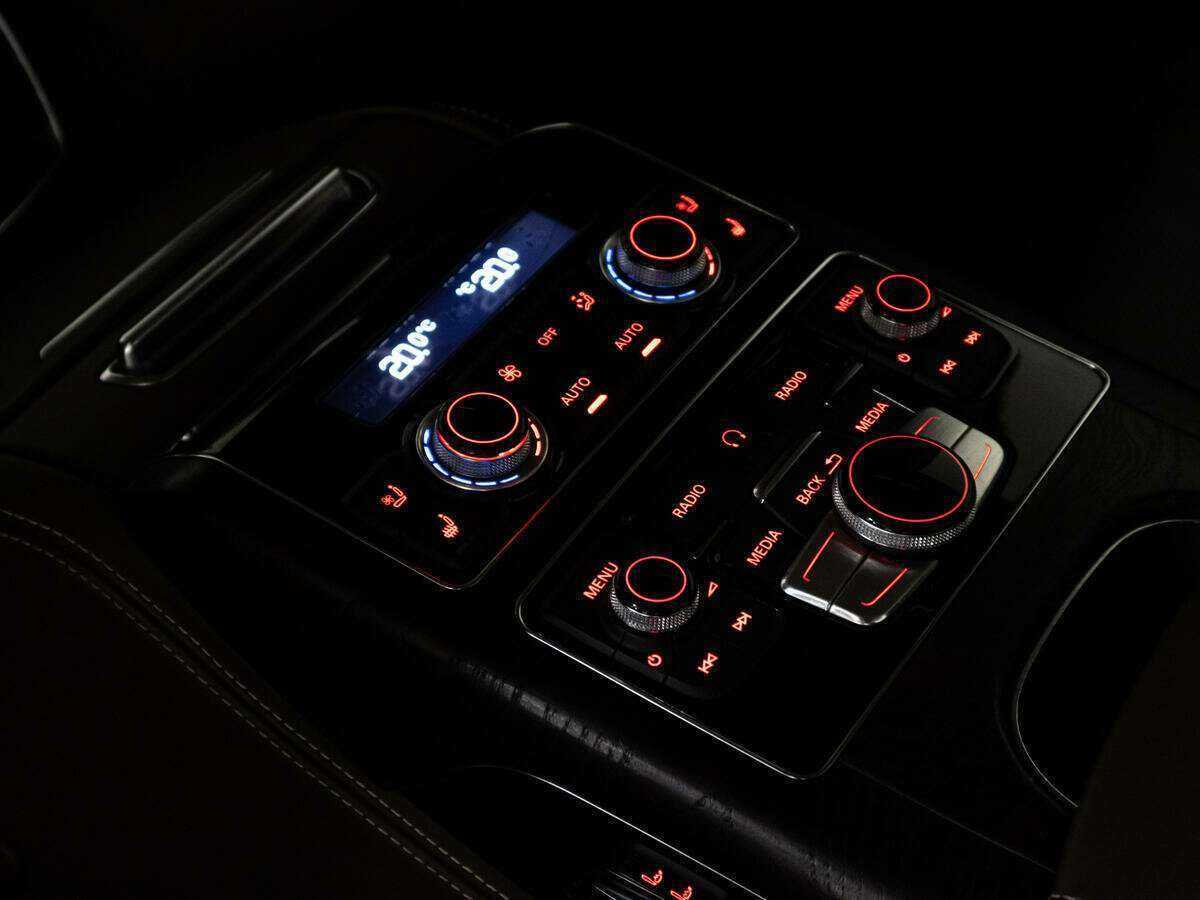 Audi A8 с пробегом — 2014 год. Фото: #11