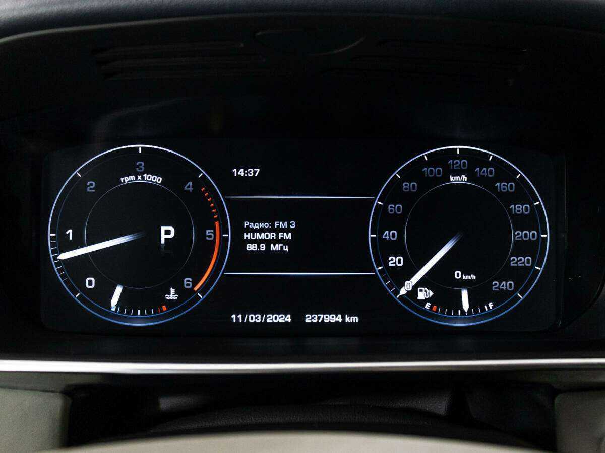 Land Rover Range Rover с пробегом — 2015 год. Фото: #11