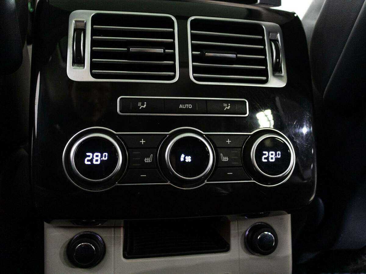 Land Rover Range Rover с пробегом — 2015 год. Фото: #24