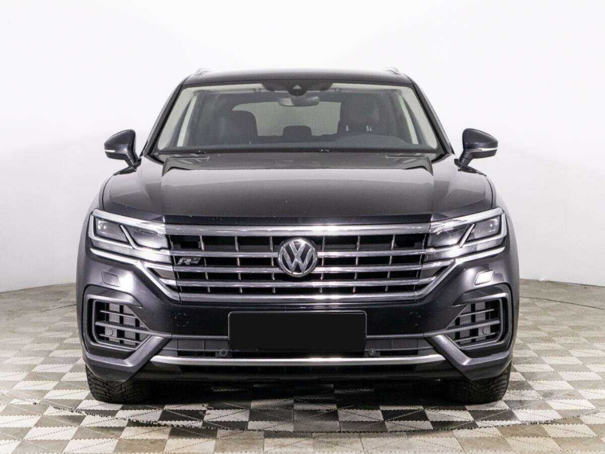 Volkswagen Touareg с пробегом — 2018 год. Фото: #1
