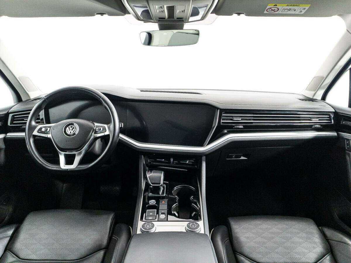 Volkswagen Touareg с пробегом — 2018 год. Фото: #12