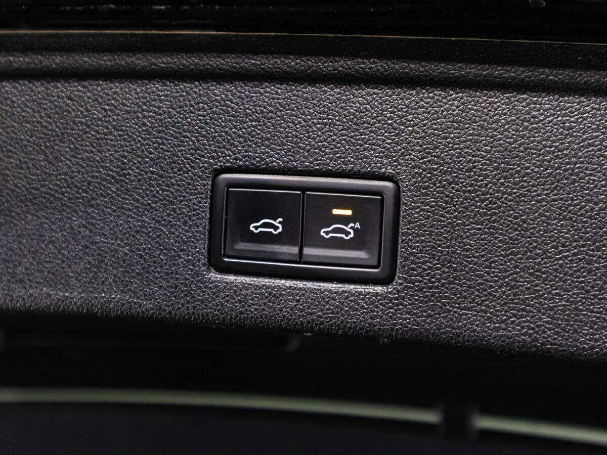 Volkswagen Touareg с пробегом — 2018 год. Фото: #14