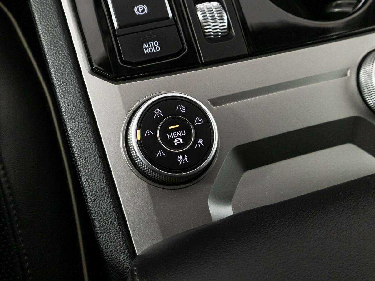 Volkswagen Touareg с пробегом — 2018 год. Фото: #19