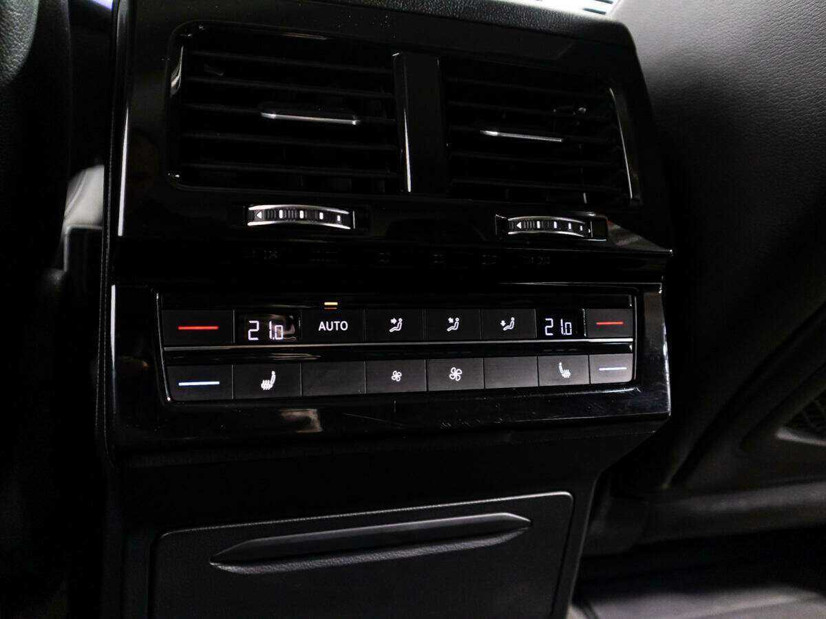 Volkswagen Touareg с пробегом — 2018 год. Фото: #23