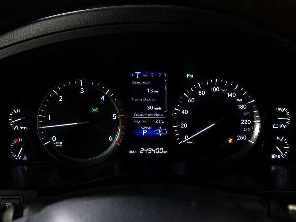 Lexus LX с пробегом — 2016 год. Фото: #11