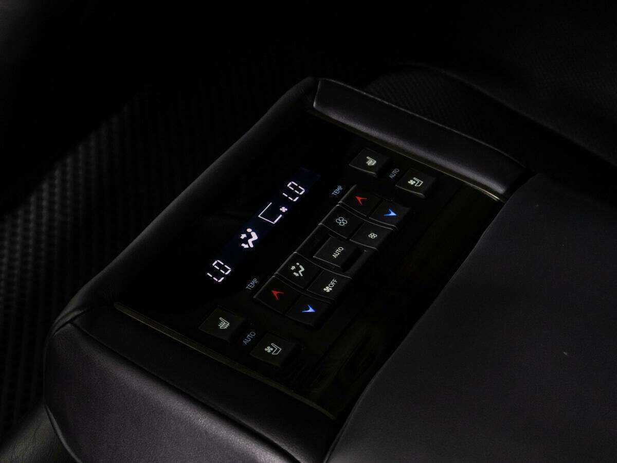 Lexus LX с пробегом — 2016 год. Фото: #22