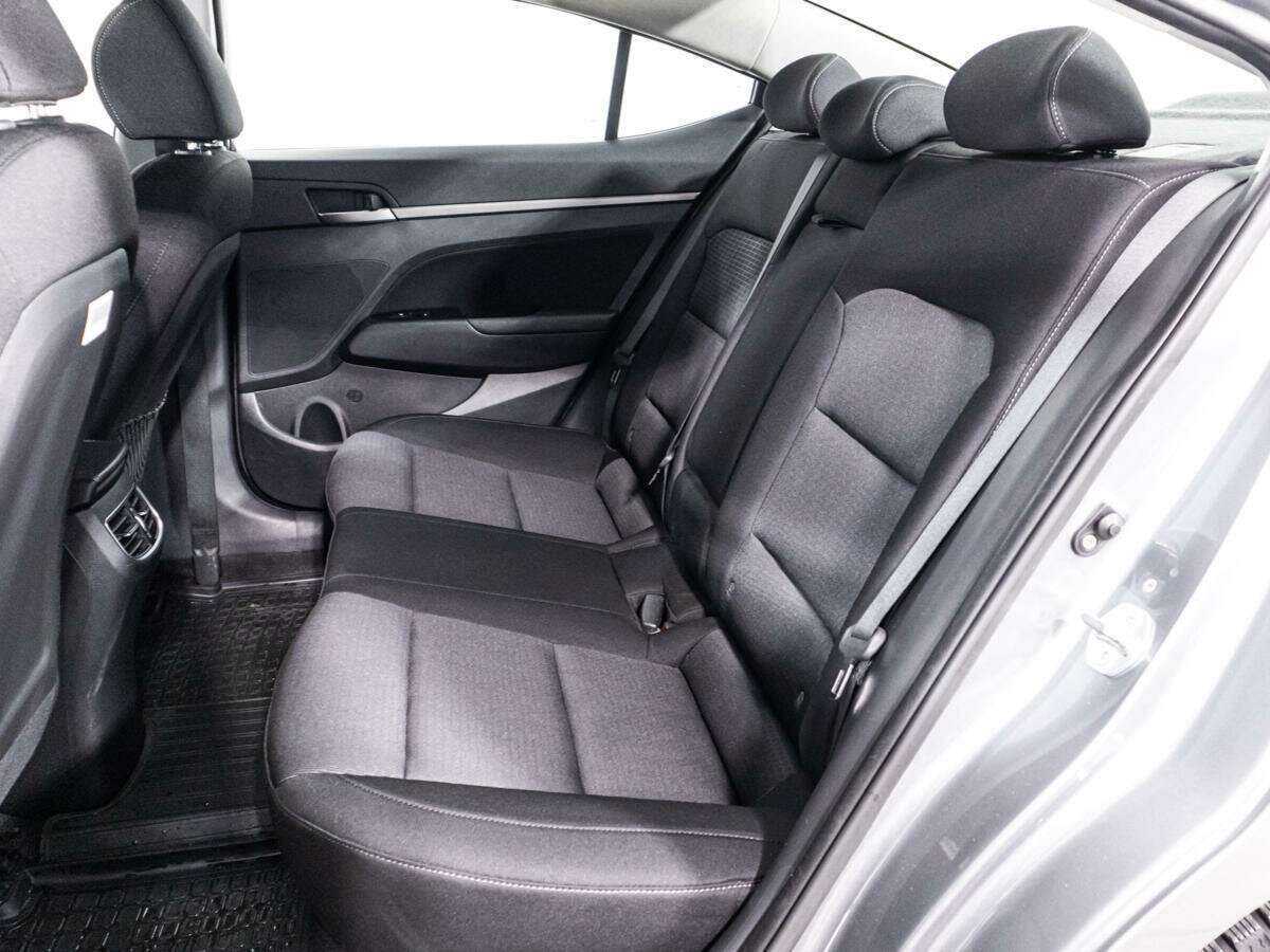Hyundai Elantra с пробегом — 2018 год. Фото: #9