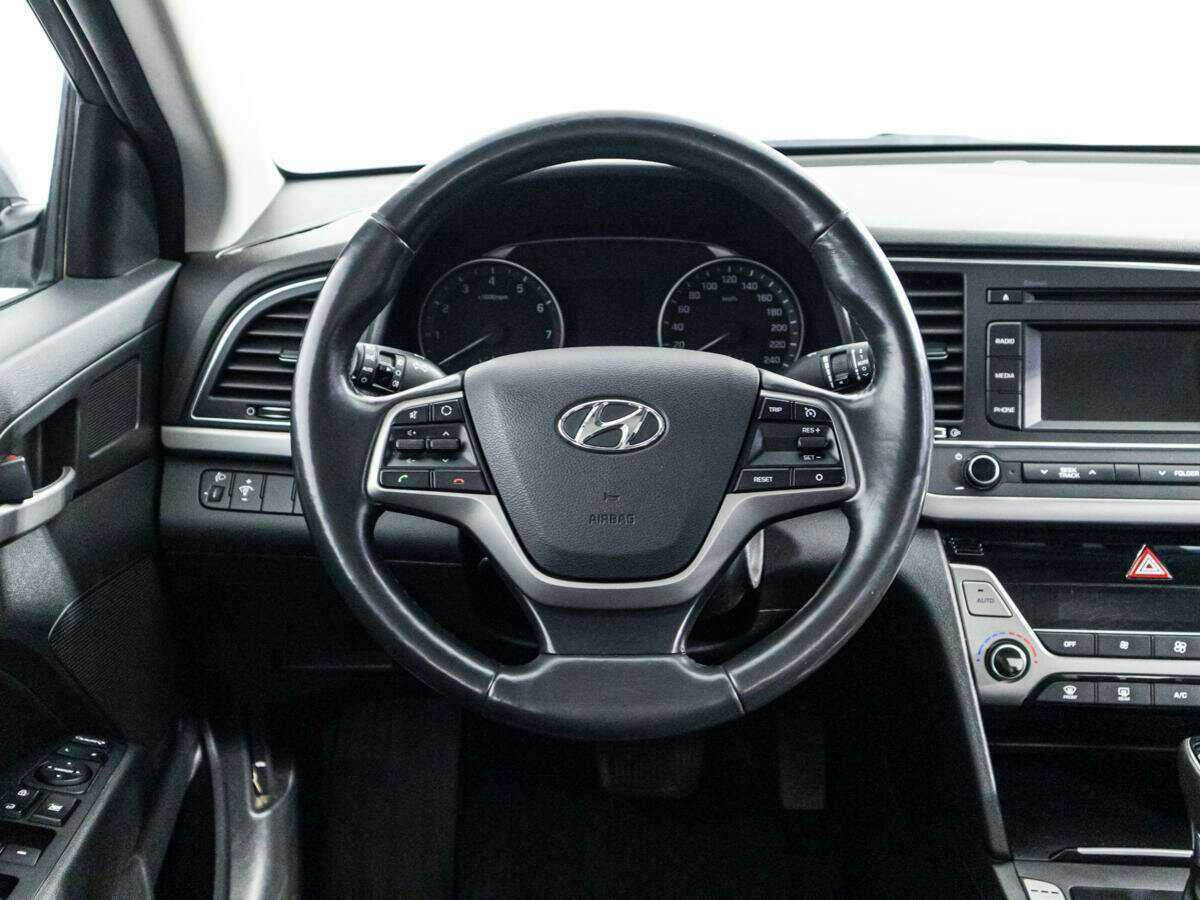 Hyundai Elantra с пробегом — 2018 год. Фото: #16