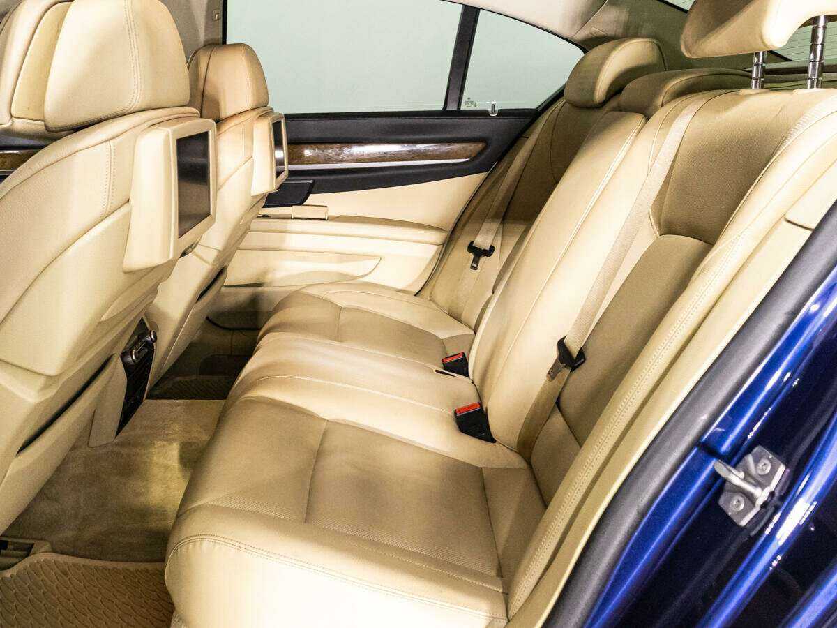 BMW 7 серии с пробегом — 2011 год. Фото: #9