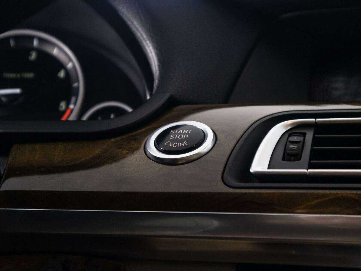 BMW 7 серии с пробегом — 2011 год. Фото: #18