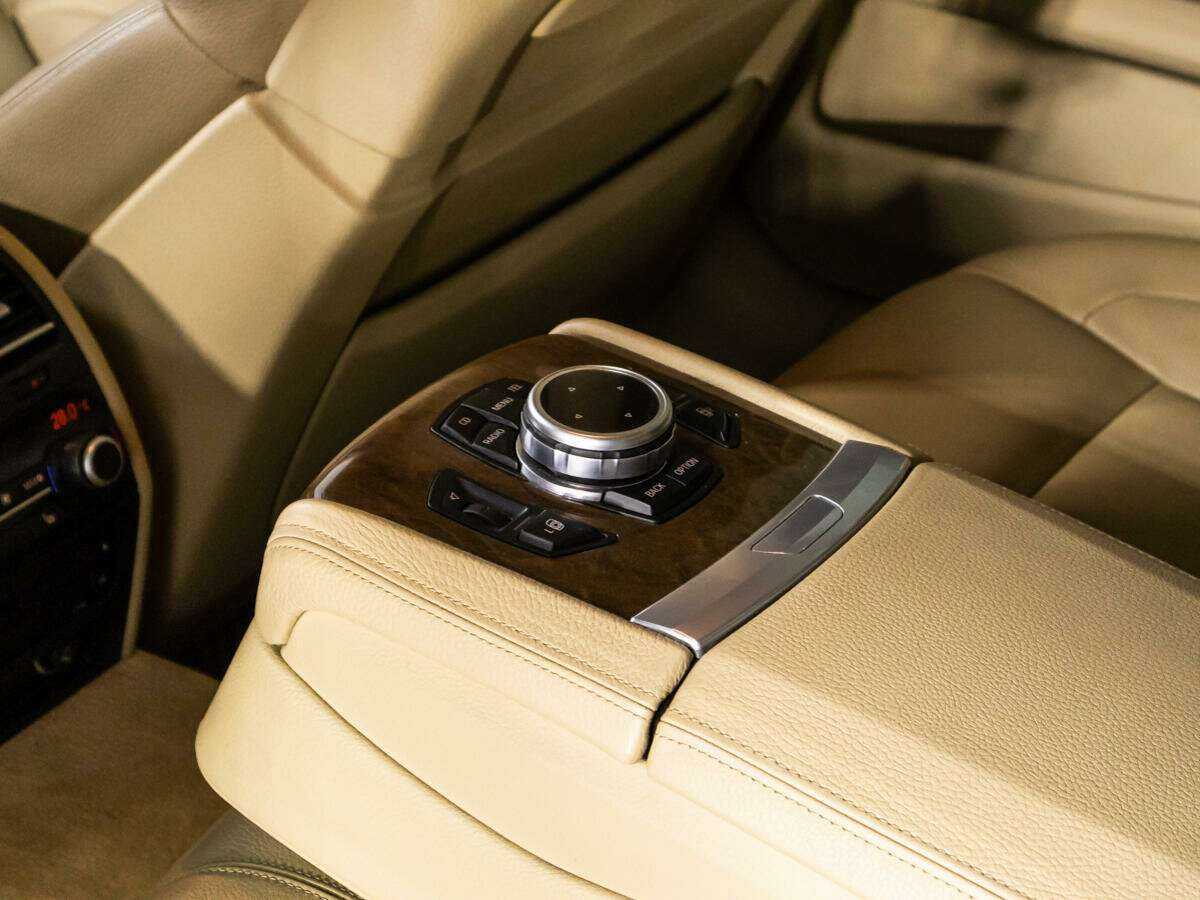 BMW 7 серии с пробегом — 2011 год. Фото: #22