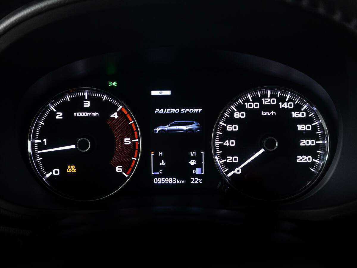 Mitsubishi Pajero Sport с пробегом — 2019 год. Фото: #11