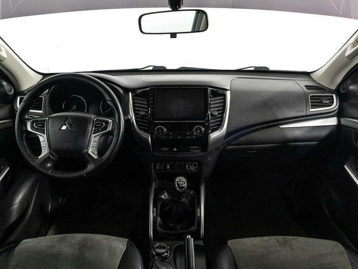 Mitsubishi Pajero Sport с пробегом — 2019 год. Фото: #12