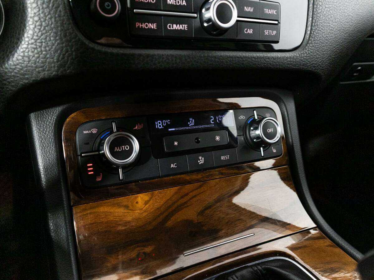 Volkswagen Touareg с пробегом — 2010 год. Фото: #15