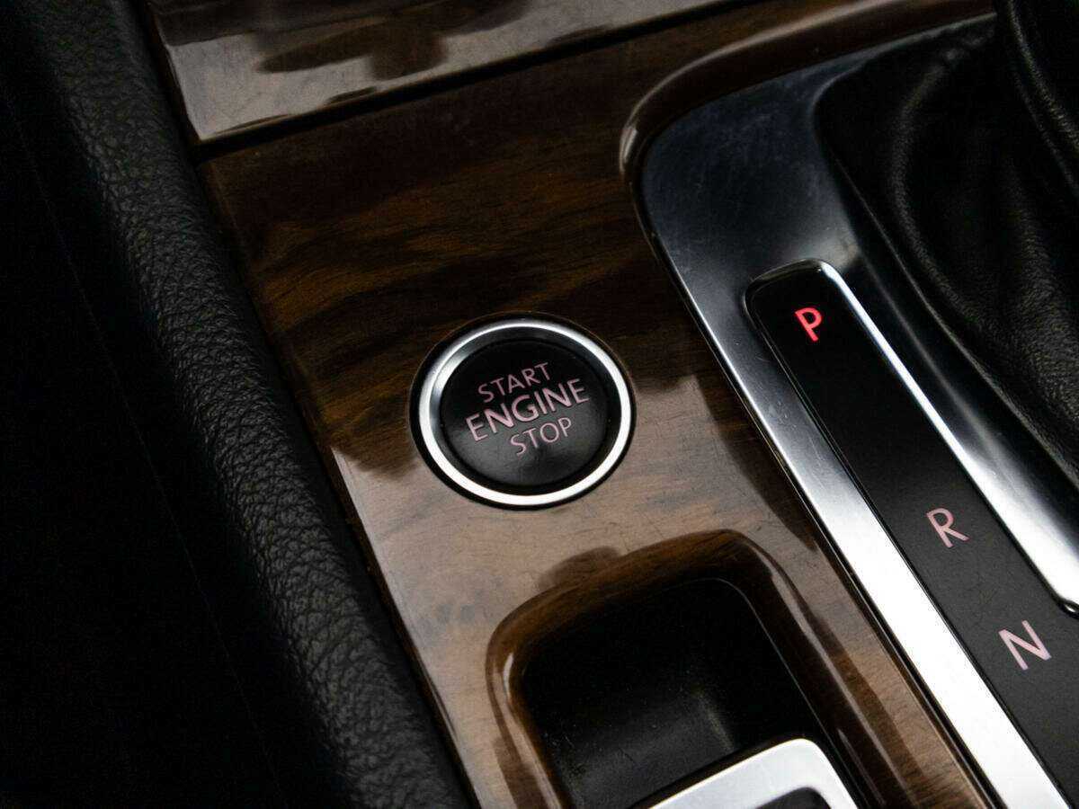 Volkswagen Touareg с пробегом — 2010 год. Фото: #17