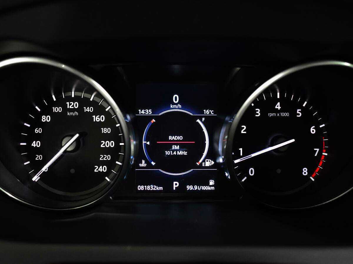 Land Rover Discovery Sport с пробегом — 2017 год. Фото: #8