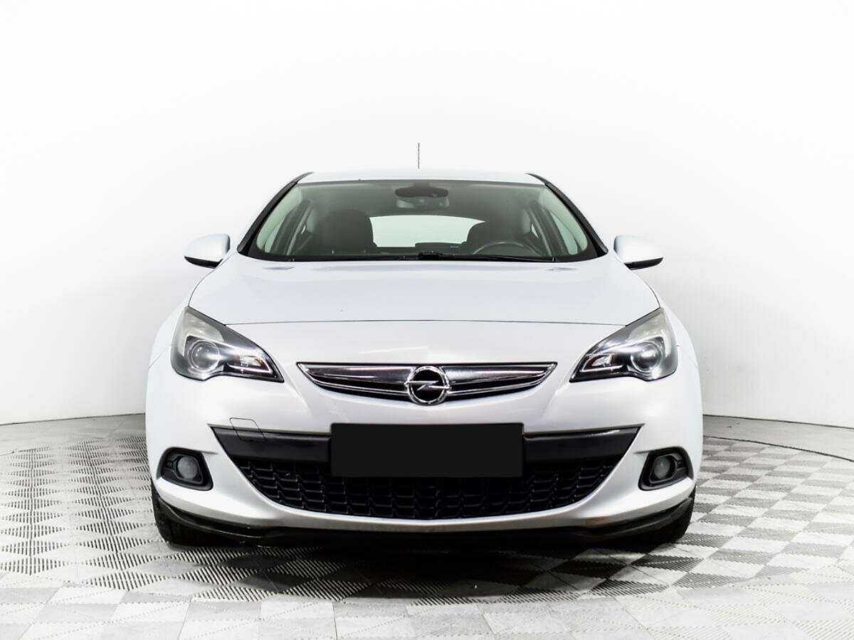 Opel Astra с пробегом — 2012 год. Фото: #1