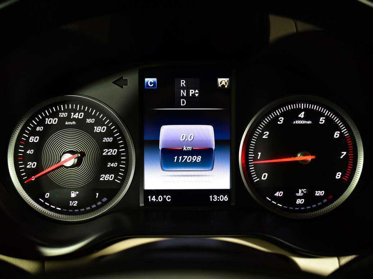 Mercedes-Benz GLC с пробегом — 2015 год. Фото: #10