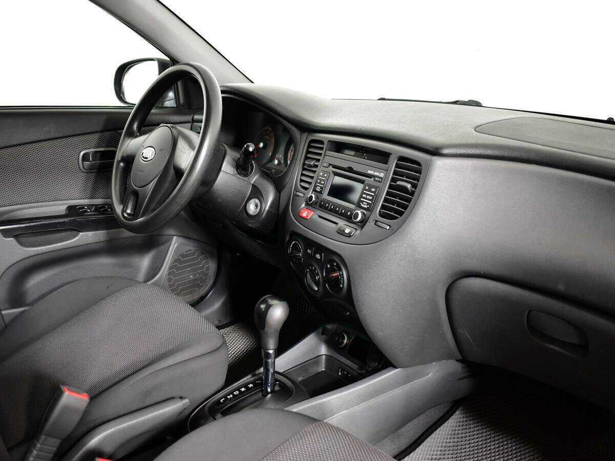Kia Rio с пробегом — 2010 год. Фото: #8