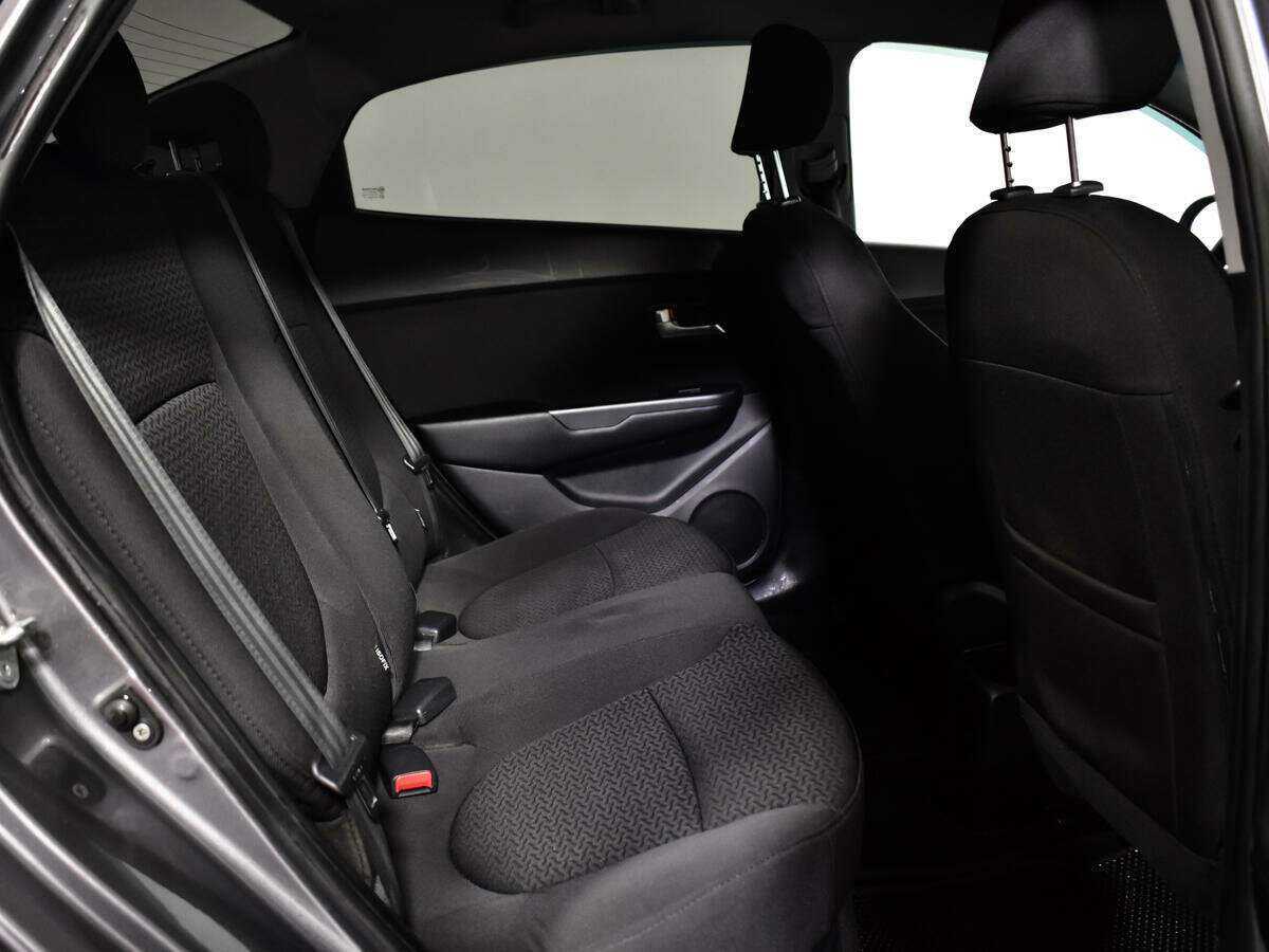 Kia Rio с пробегом — 2011 год. Фото: #9