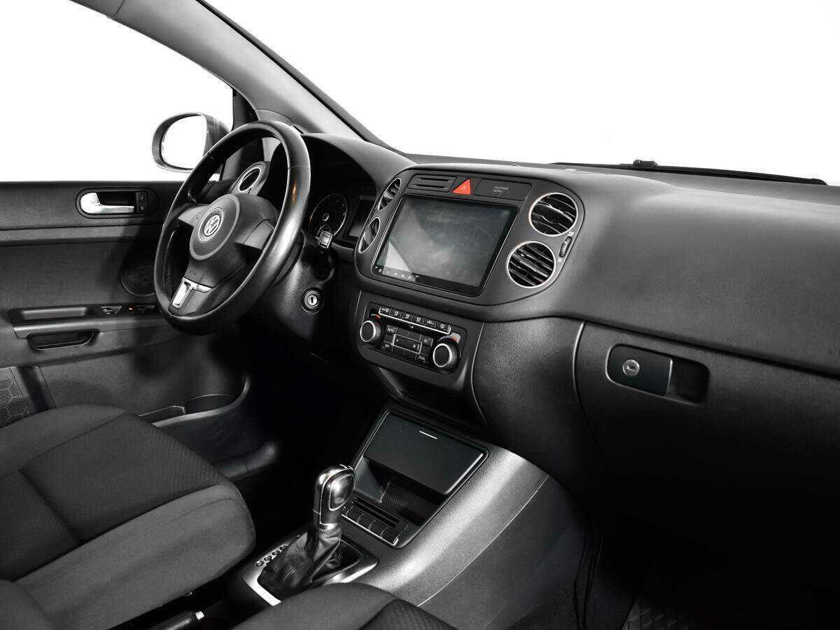 Volkswagen Golf Plus с пробегом — 2011 год. Фото: #8