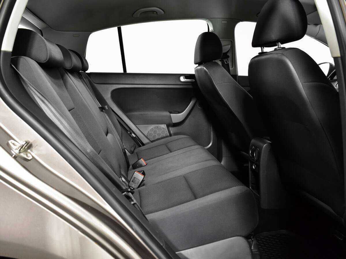 Volkswagen Golf Plus с пробегом — 2011 год. Фото: #9