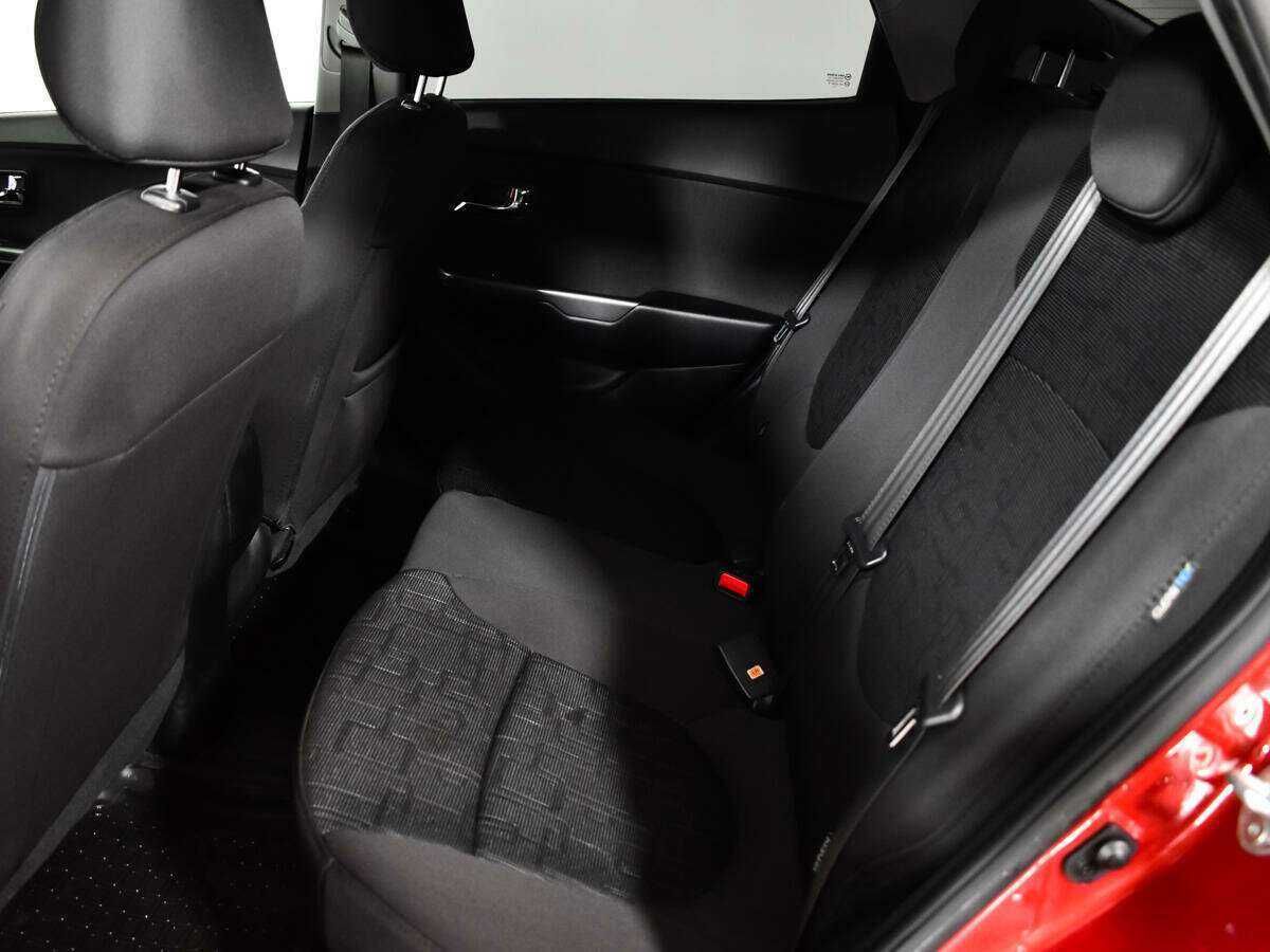 Kia Rio с пробегом — 2013 год. Фото: #7