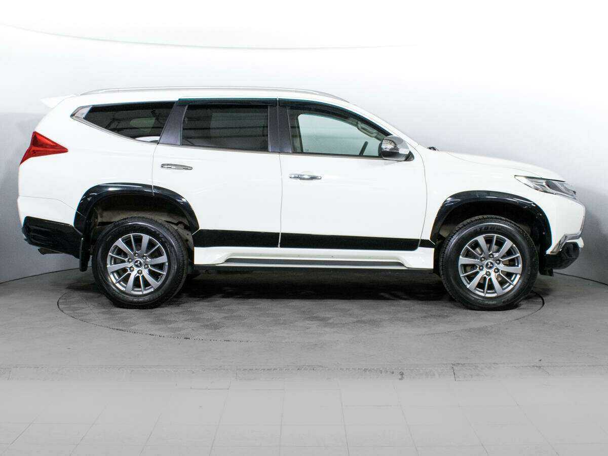 Mitsubishi Pajero Sport с пробегом — 2018 год. Фото: #3