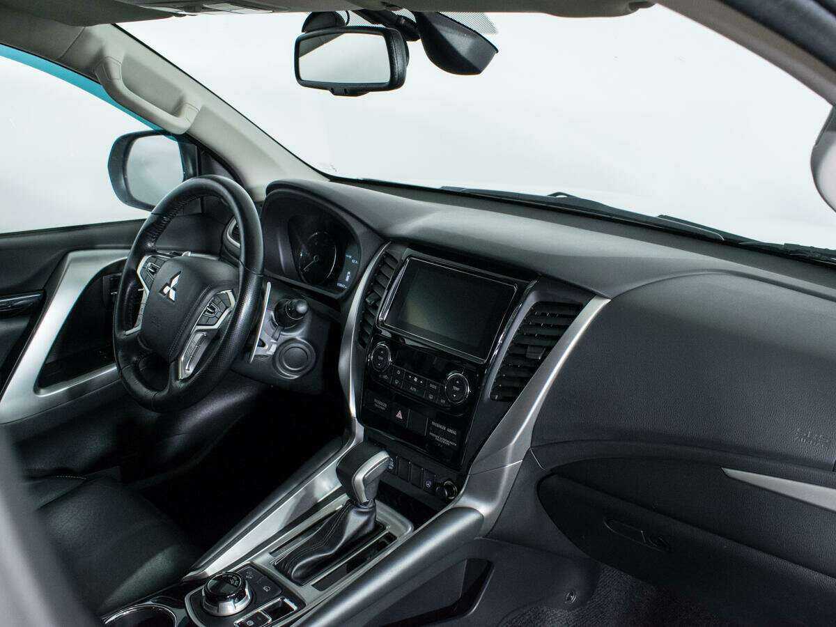Mitsubishi Pajero Sport с пробегом — 2018 год. Фото: #7