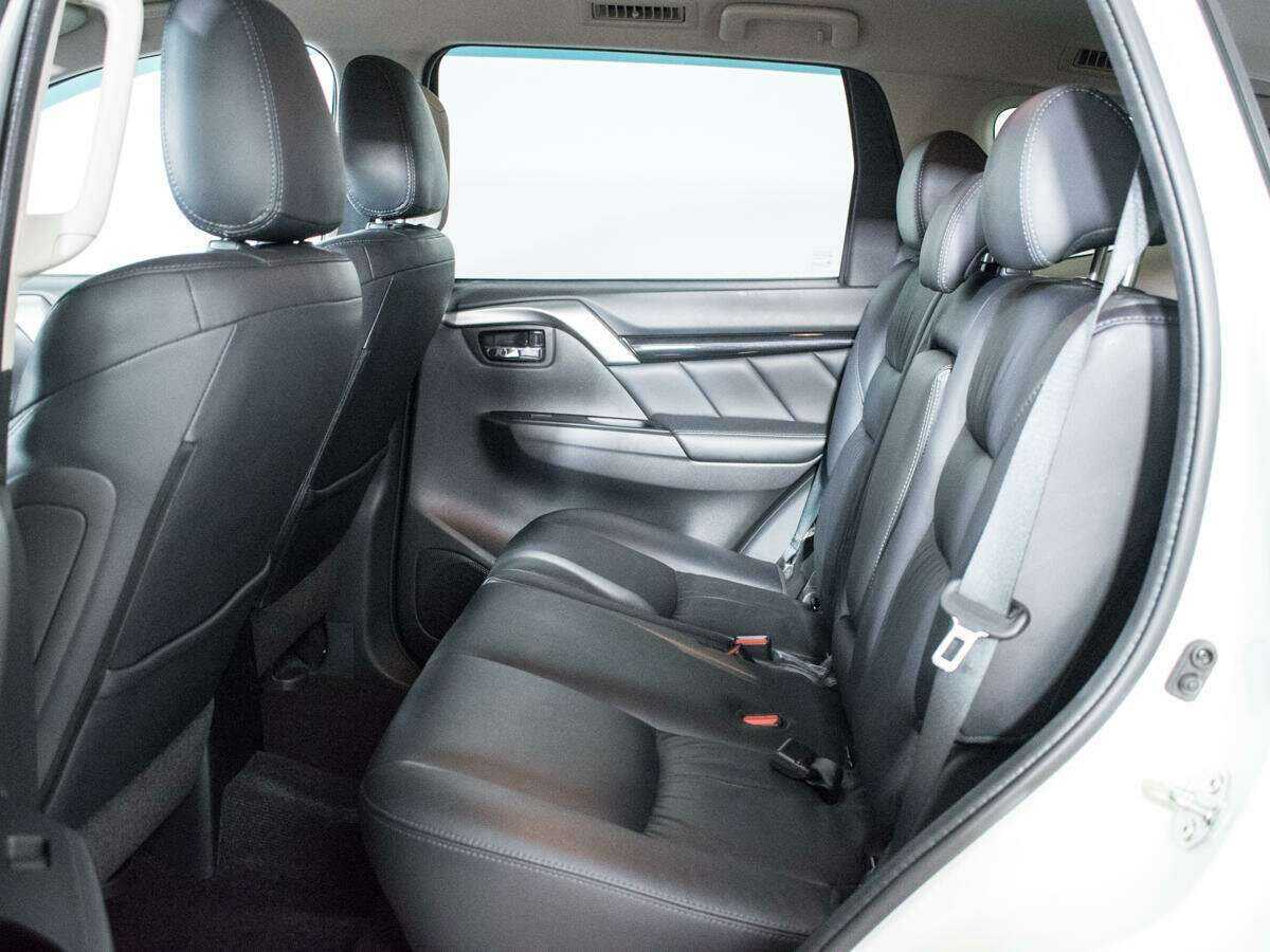 Mitsubishi Pajero Sport с пробегом — 2018 год. Фото: #8