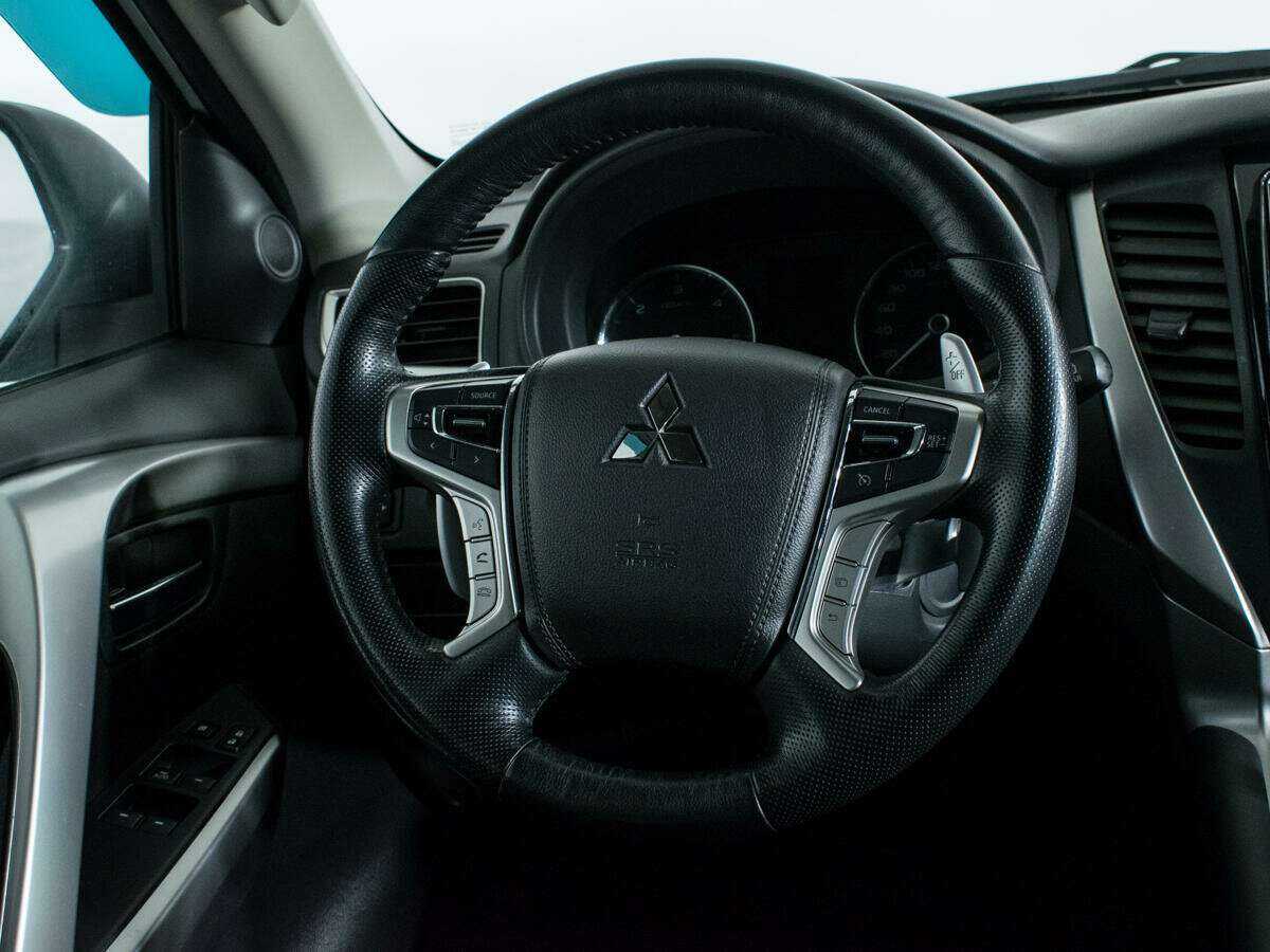 Mitsubishi Pajero Sport с пробегом — 2018 год. Фото: #12