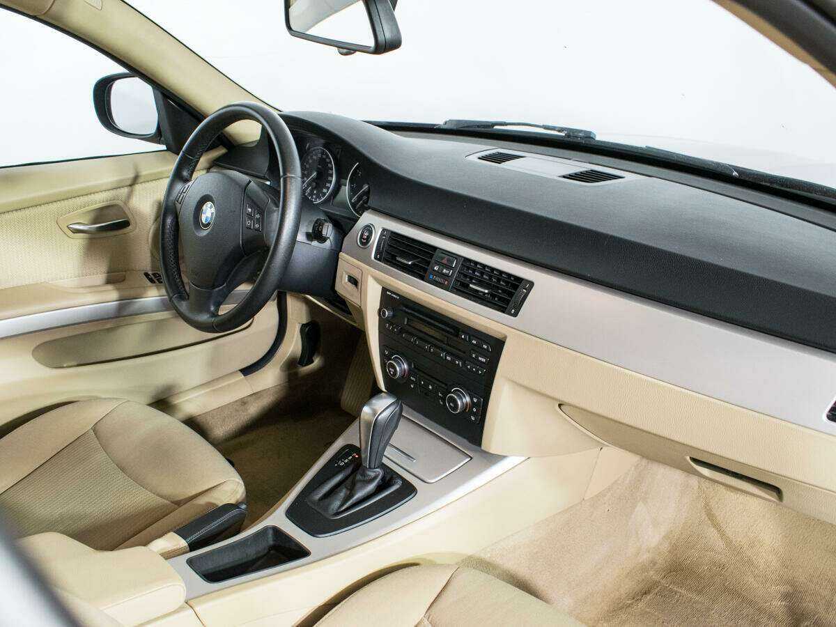 BMW 3 серии с пробегом — 2011 год. Фото: #8