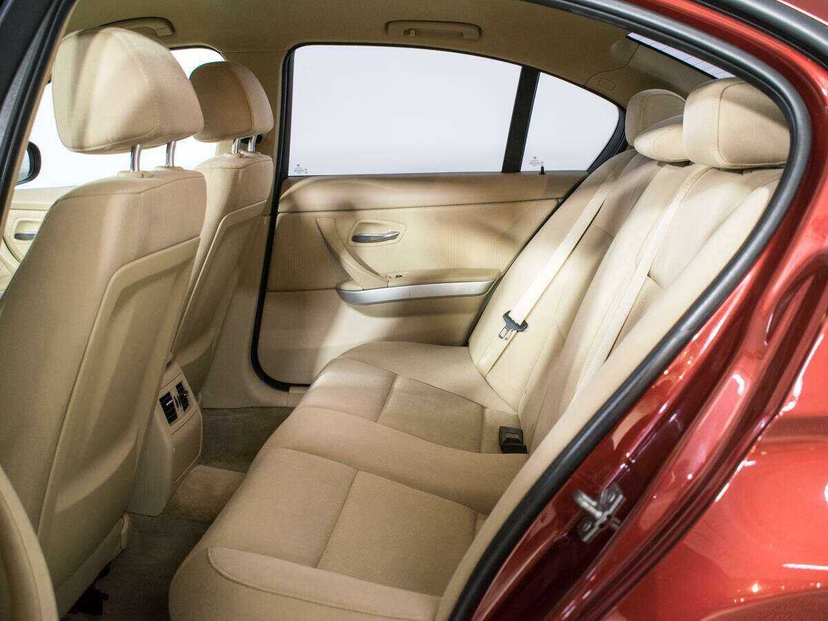 BMW 3 серии с пробегом — 2011 год. Фото: #9