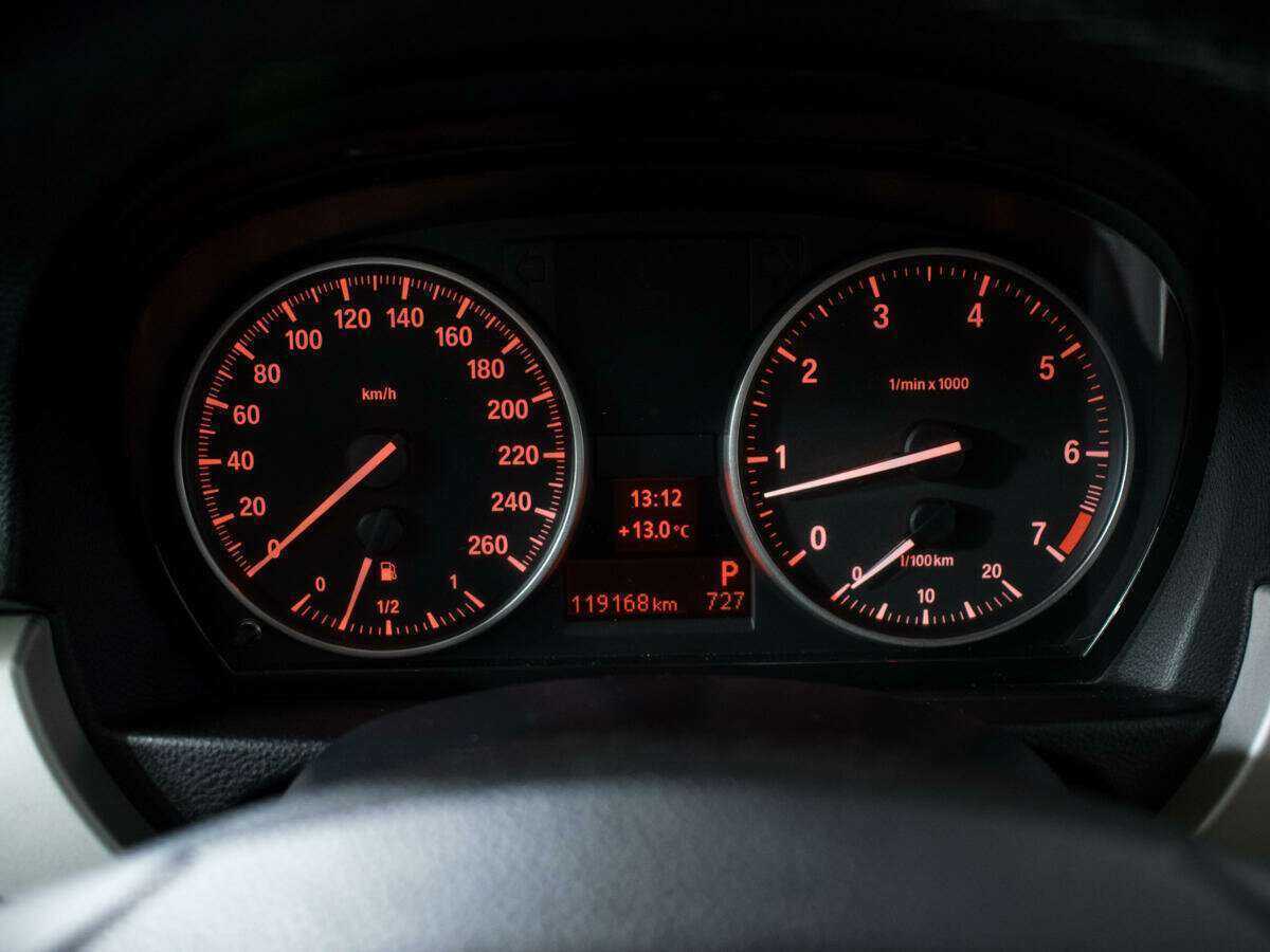 BMW 3 серии с пробегом — 2011 год. Фото: #10