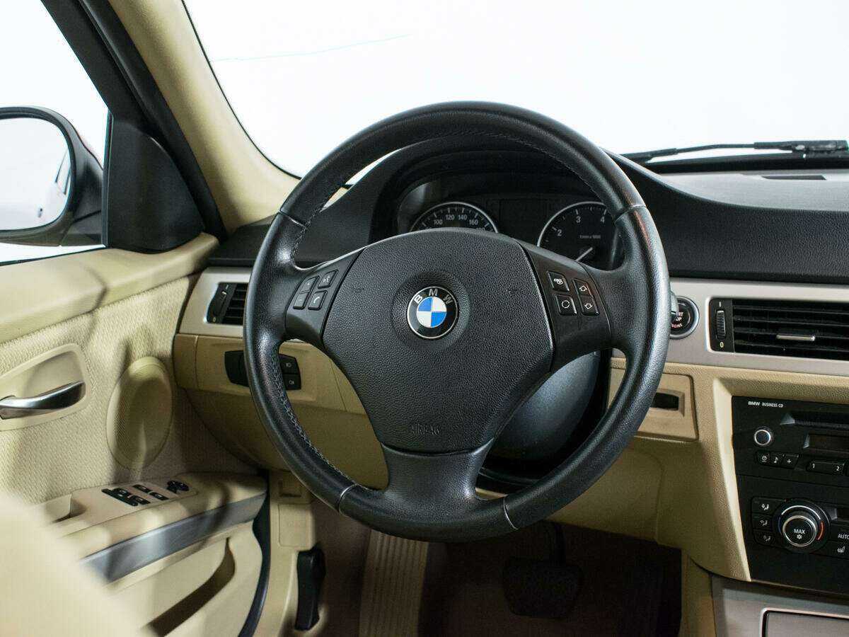 BMW 3 серии с пробегом — 2011 год. Фото: #13