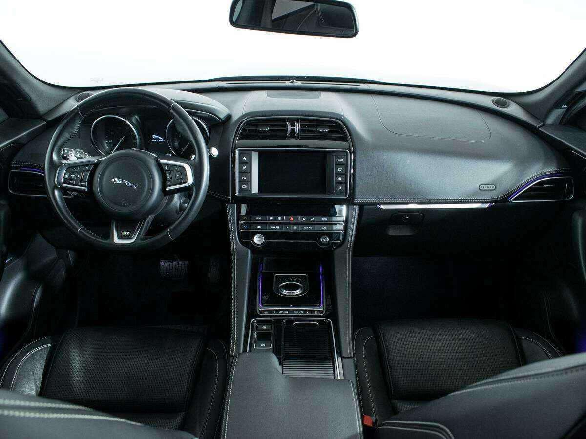 Jaguar F-Pace с пробегом — 2017 год. Фото: #11