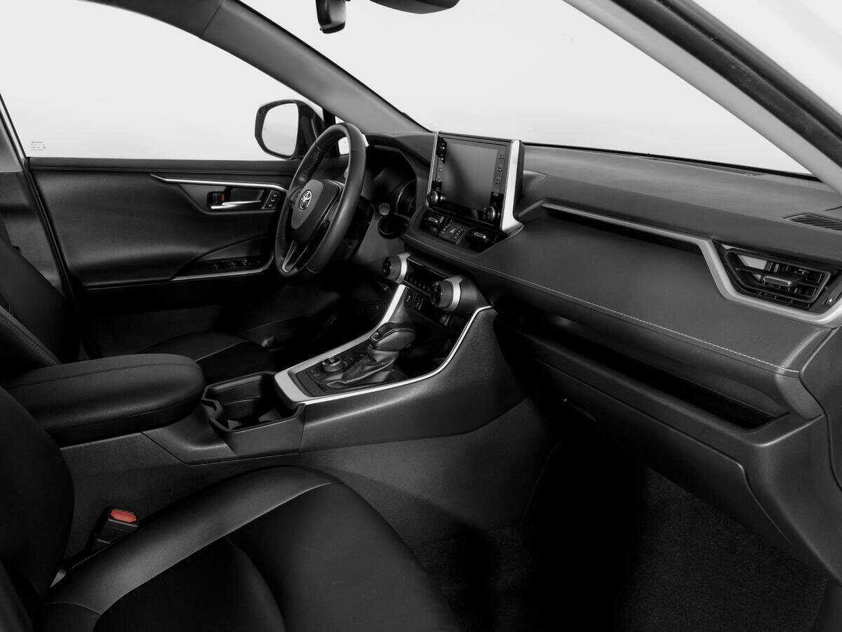 Toyota RAV4 с пробегом — 2021 год. Фото: #8