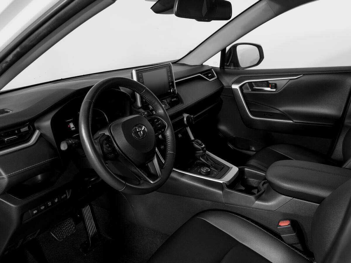 Toyota RAV4 с пробегом — 2021 год. Фото: #15