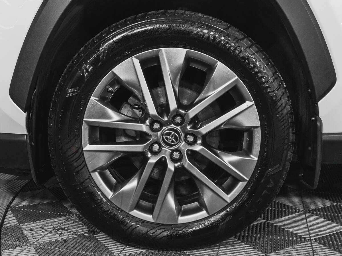 Toyota RAV4 с пробегом — 2021 год. Фото: #16