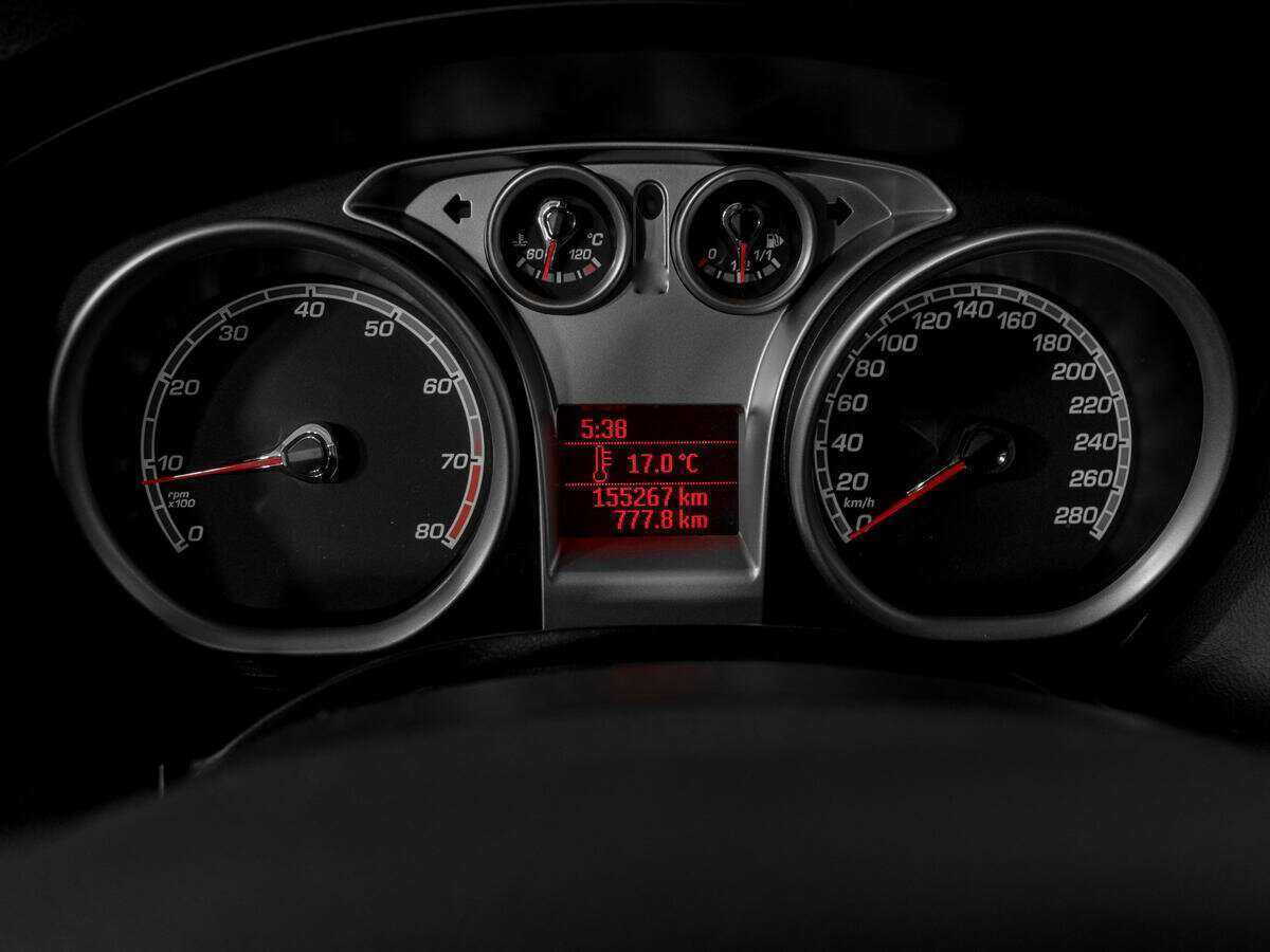 Ford Focus ST с пробегом — 2008 год. Фото: #10