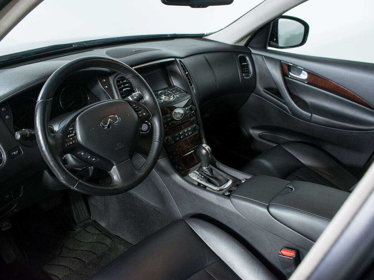 Infiniti EX с пробегом — 2011 год. Фото: #11