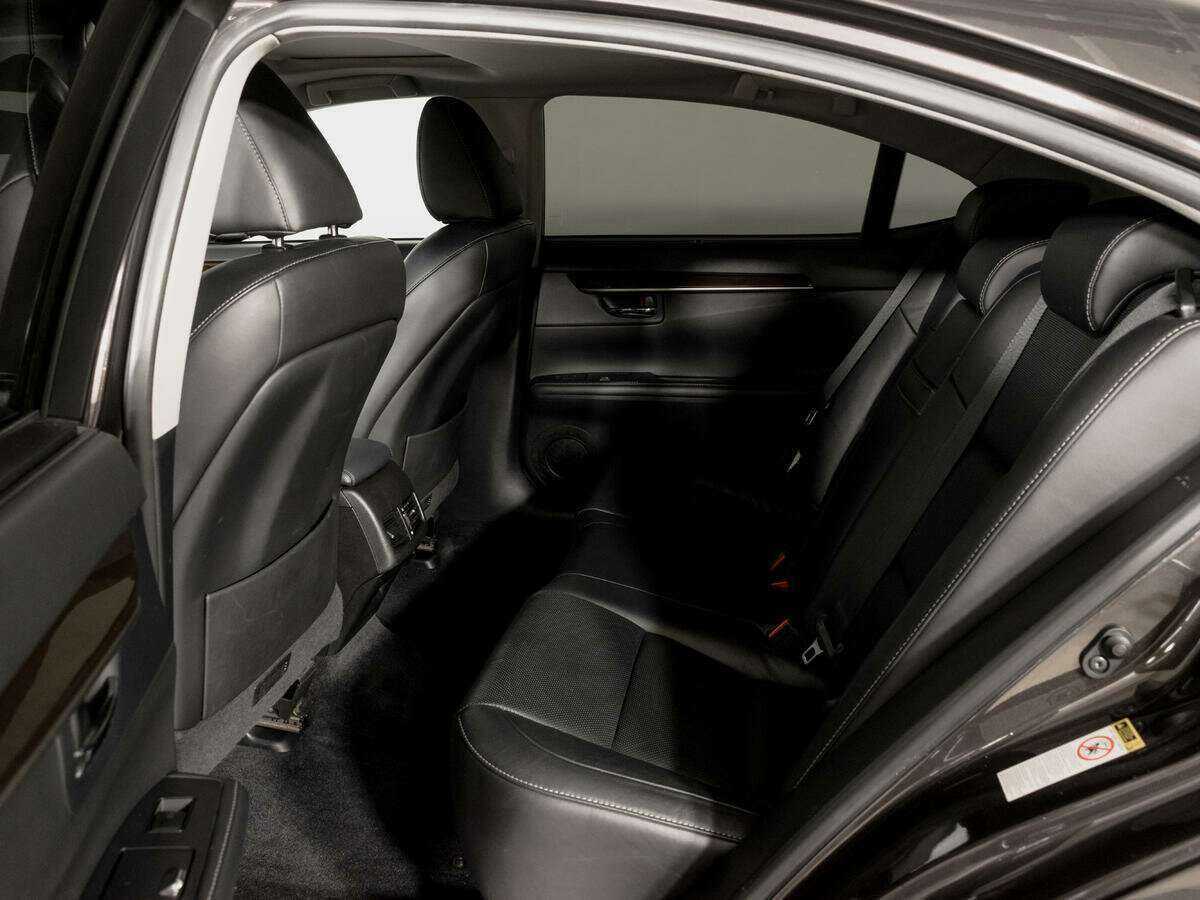 Lexus ES с пробегом — 2013 год. Фото: #9