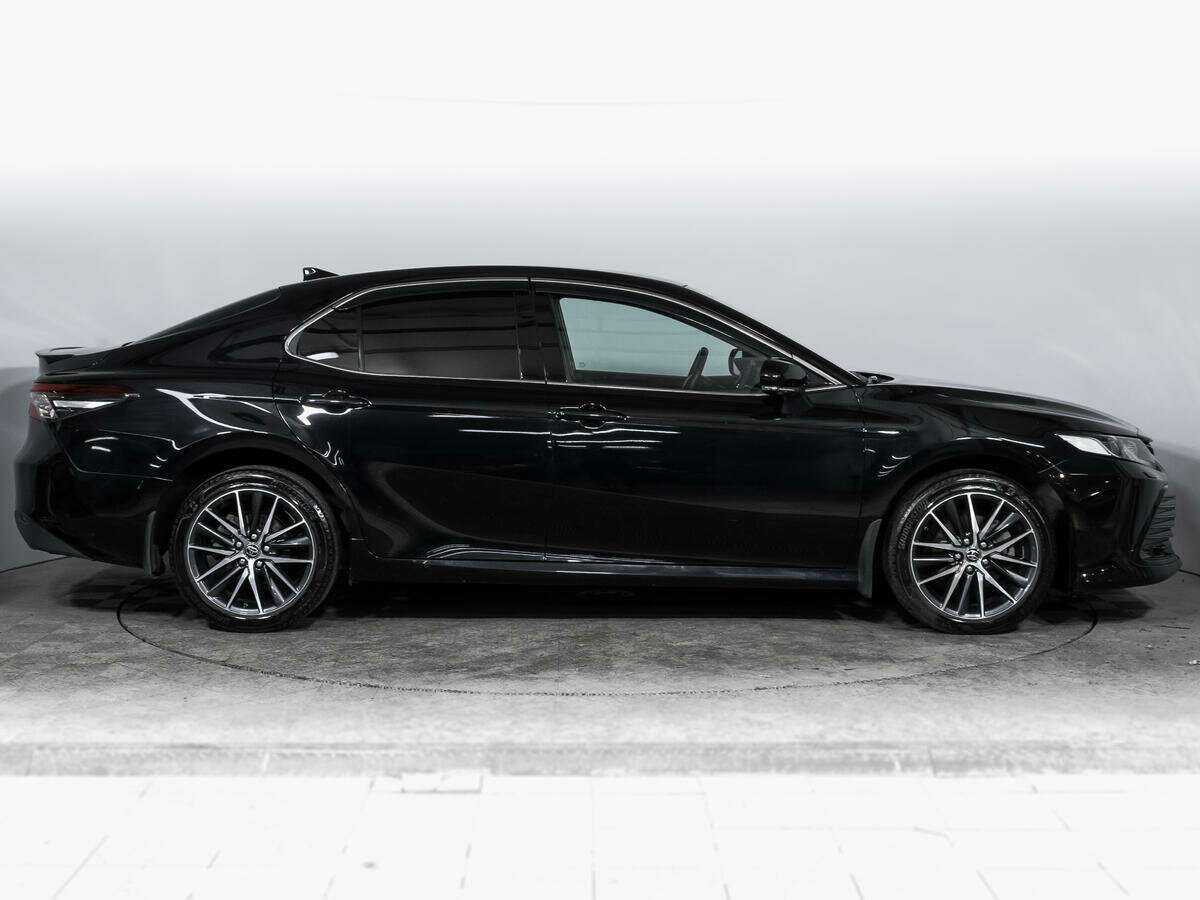 Toyota Camry с пробегом — 2022 год. Фото: #3