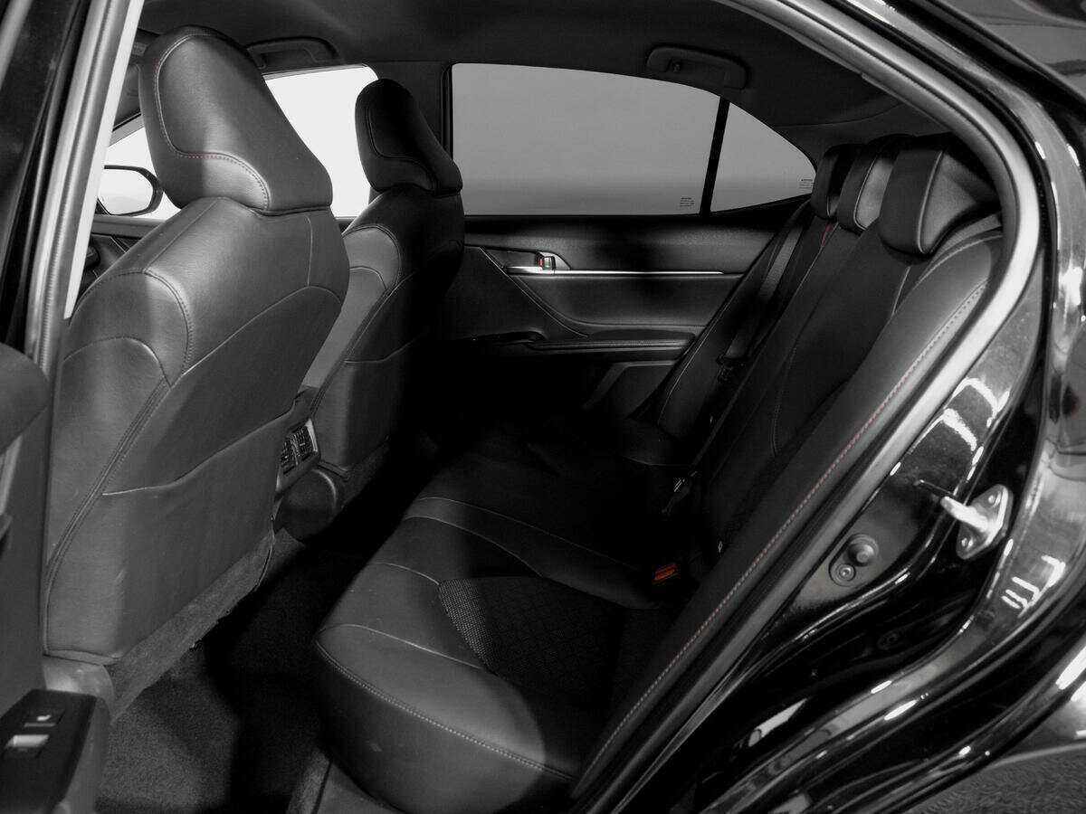 Toyota Camry с пробегом — 2022 год. Фото: #9