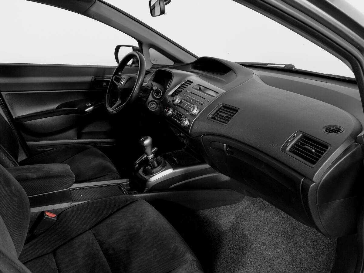 Honda Civic с пробегом — 2011 год. Фото: #7