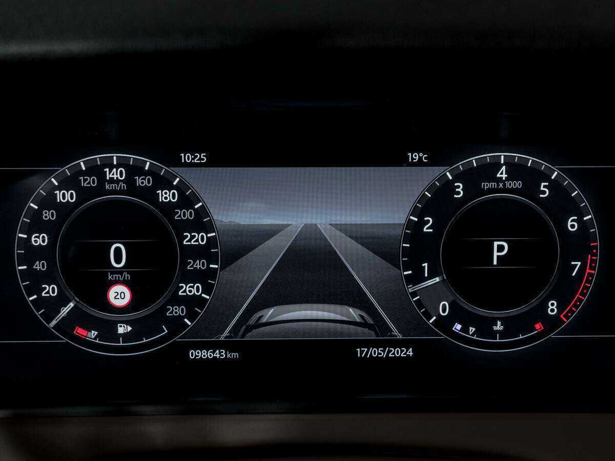 Land Rover Range Rover Velar с пробегом — 2017 год. Фото: #10